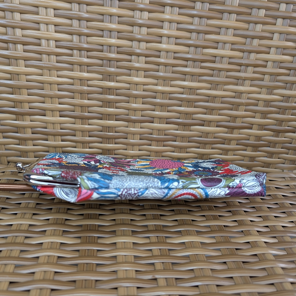 Gigi Hill The Jackie Floral Faux Leather Sunglass Case Kiss Lock Closure - Picture 8 of 15